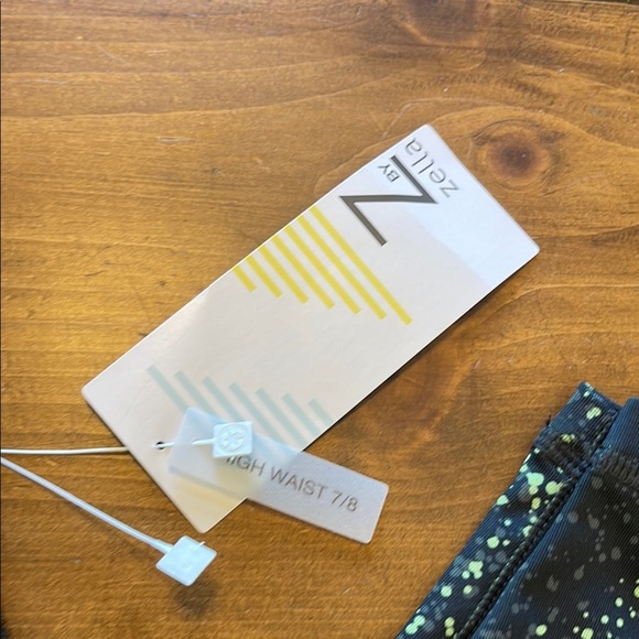 Zella Black and Yellow Performance Leggings 2X - Picture 2 of 9
